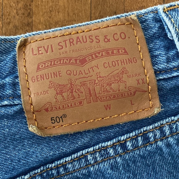 LEVI’s 501 Premium Quality Adjustable Length Shorts Size 26 - Picture 6 of 12